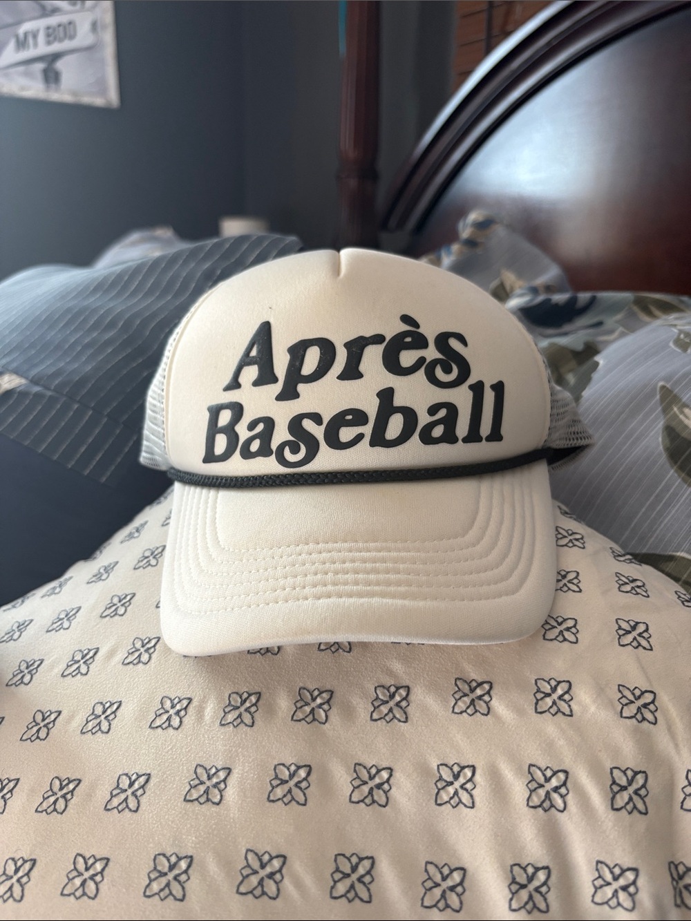 Après Baseball Foam Trucker Hat in White with Black Trim